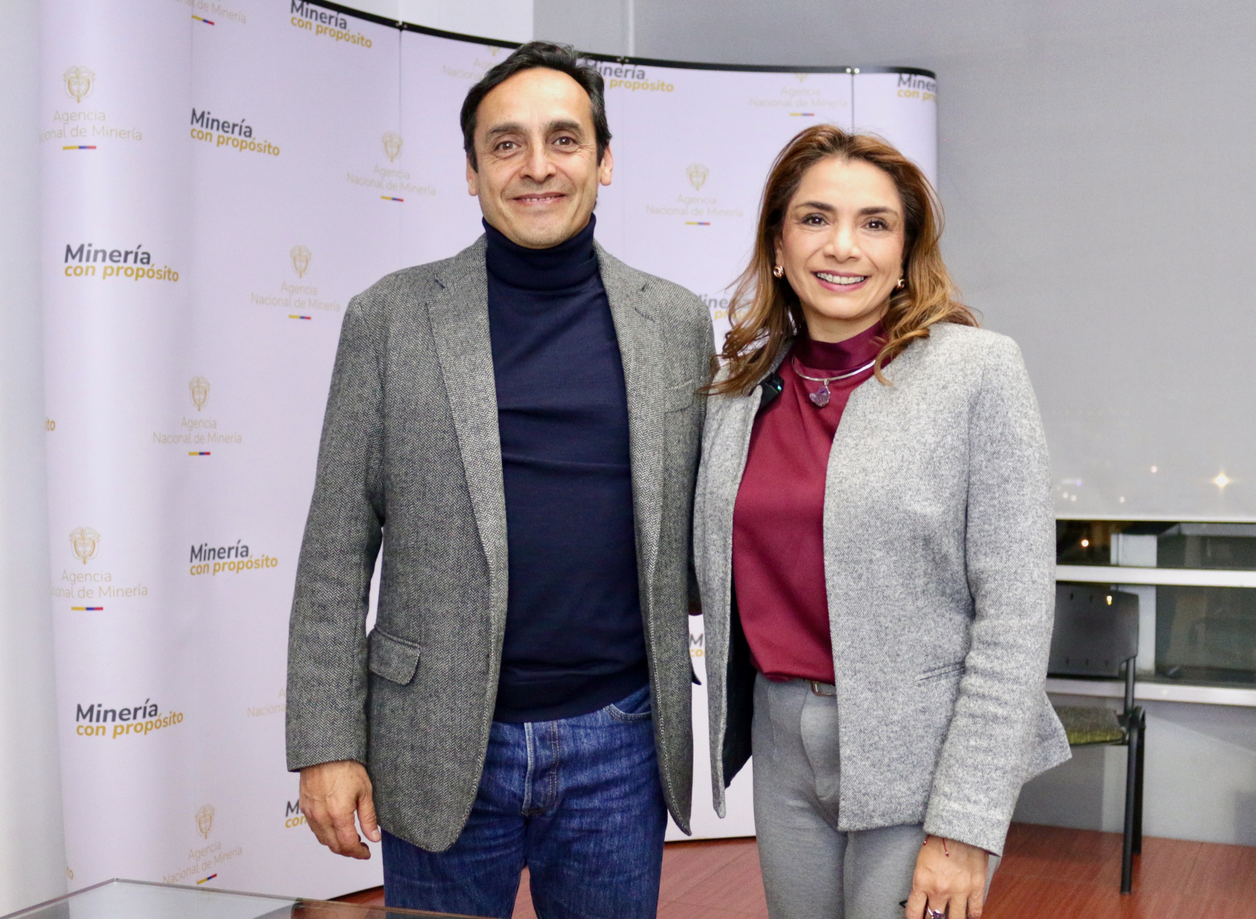       Radicación Web     Normativa     Nuestras Sedes     Información para inversionistas     Los Abecé     Calendario de eventos     Grupo Seguridad y Salvamento     ANNA Minería  ANM y Servicio Geológico Colombiano firman memorando de entendimiento para fortalecer el conocimiento de los minerales estratégicos en el país