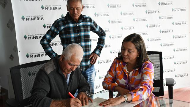 Firmas contratos de concesión 3