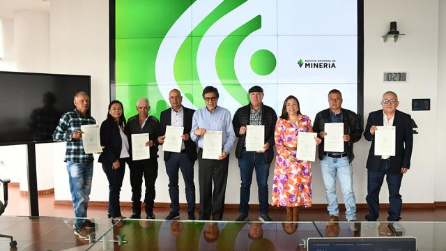 Firmas contratos de concesión 7